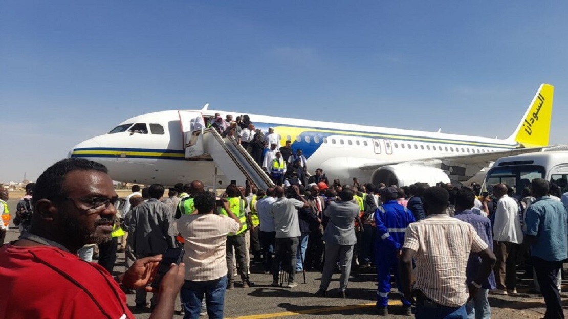 أول رحلة تجارية تهبط في مطار الخرطوم بعد ثلاث سنوات من الإغلاق.. عودة تدريجية للحياة الجوية