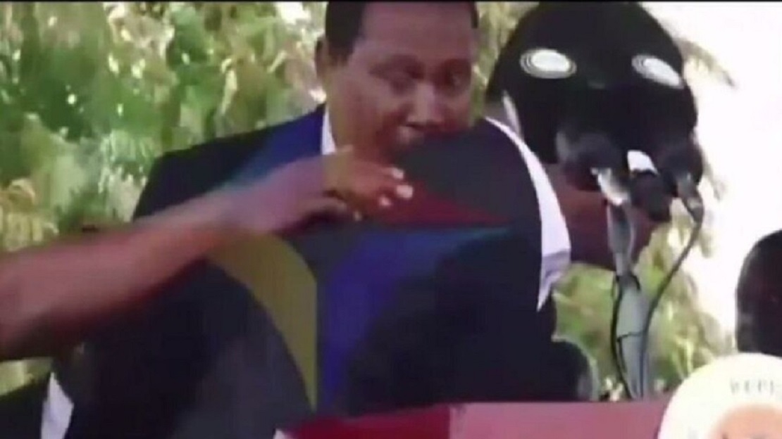 غضب الشعب يهزّ زامبيا: رجم الرئيس هيتشليما بالحجارة في تشينجولا  