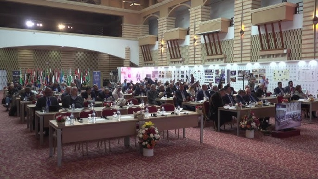 الإعلام في مواجهة التضليل: استراتيجيات جديدة في زمن التحولات الرقمية