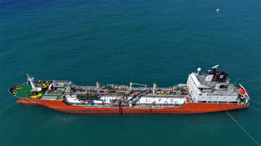 طابور ناقلات نفط يرسو في بانياس.. سوريا تعزز مخزونها وسط أزمة طاقة إقليمية