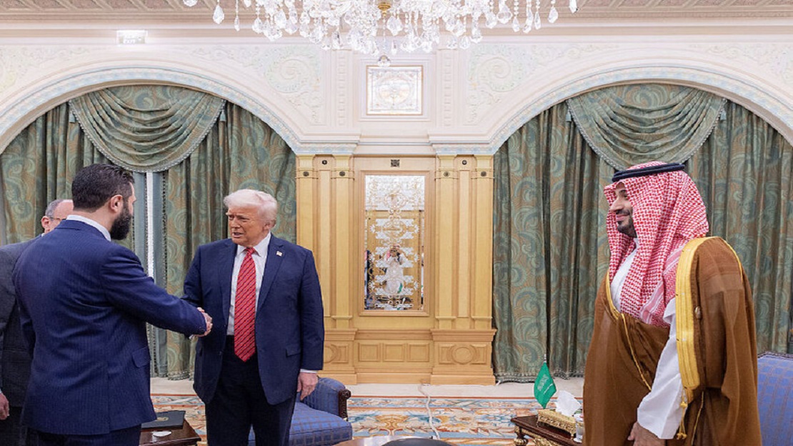 رفع العقوبات الأمريكية عن سوريا: تحوّل استراتيجي في الشرق الأوسط وفرص جديدة لإعادة الإعمار