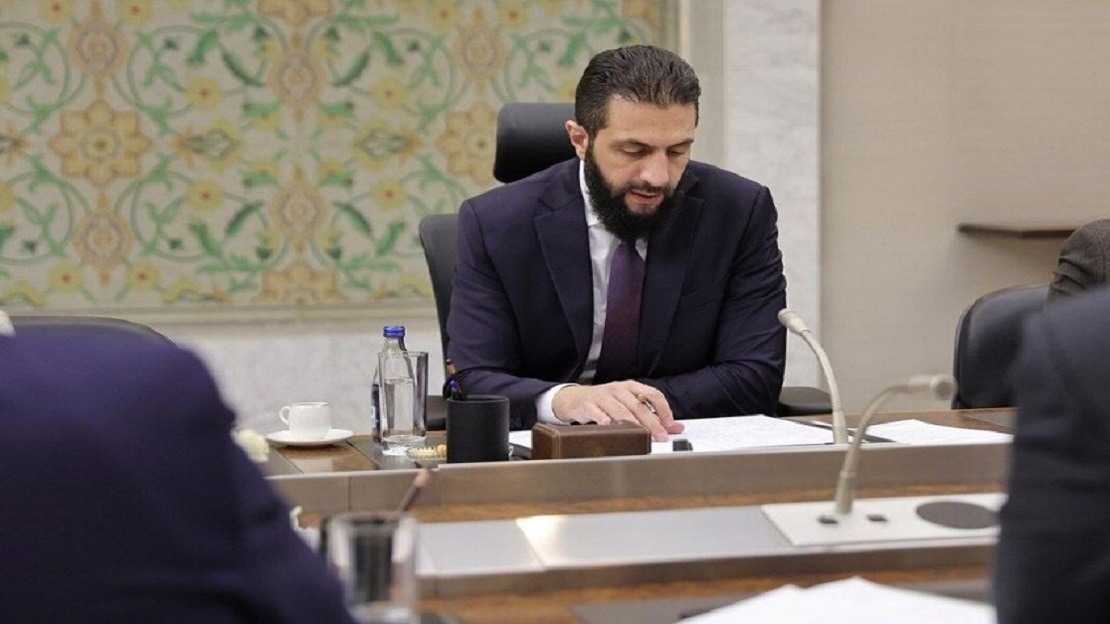 سوريا الجديدة: الشرع يكشف عن مفاوضات عسكرية وتحديات بناء الجيش