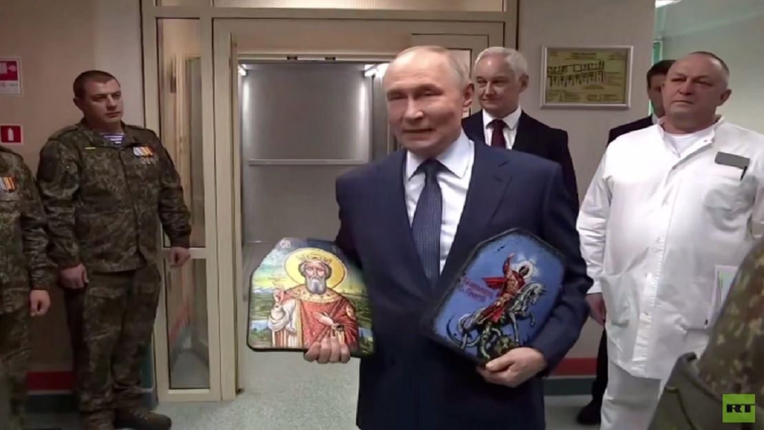 بوتين يحمل "مقدسات الجنود" إلى سرير الجرحى: رسالة شكر وإيمان من قلب المعركة