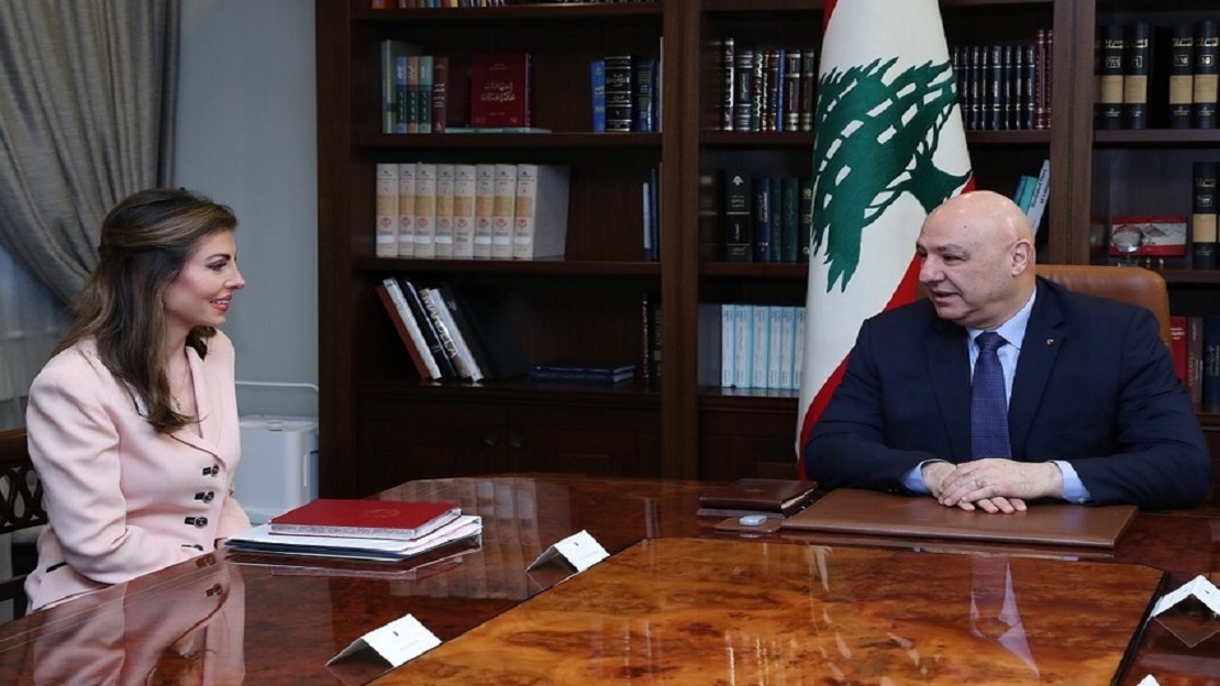 مورغان أورتاغوس تثير الجدل في لبنان: عندما يصبح الرمز الديني قضية سياسية