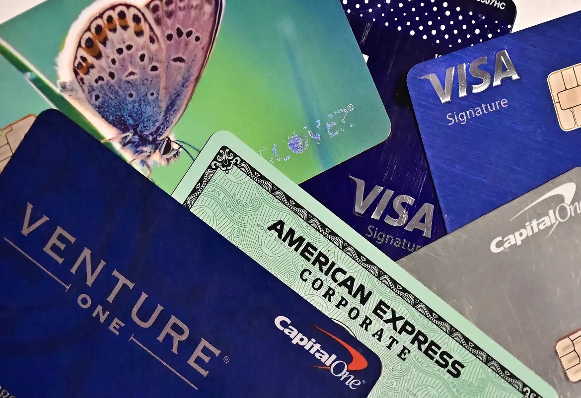 الفدرالي الأميركي: تأخر سداد بطاقات الائتمان ارتفعت أكثر من 50% عام 2023 