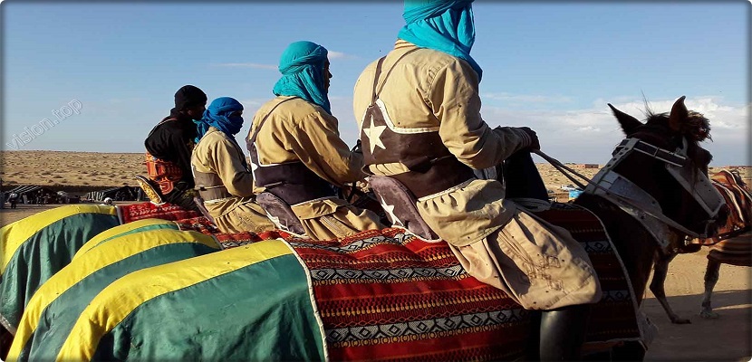صورة للفرسان في صحراء حزوة في افتتاح الدورة الخامسة والعشرين للمهرجان الدولي للخيام