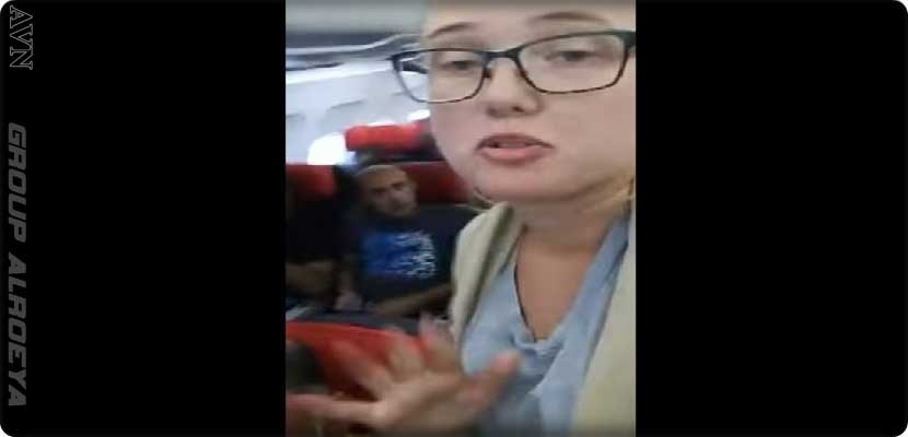 إيلين لم تتوقف الشابة عن احتجاجها إلى أن تم إخراج اللاجئ مجددًا من مقصورة الطائرة، وصورت الحادثة بالكامل في مقطع فيديو، مدته 14 دقيقة.