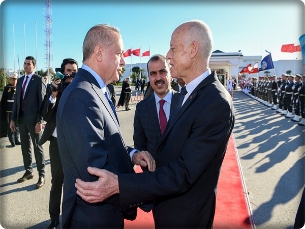 ووجه رئيس الوزراء الإيطالى جوسيبى كونتى، تحذيرًا شديد اللهجة للرئيس التركى من مغبة التدخل العسكرى فى ليبيا، مؤكدا رفض بلاده لأى عمل عسكرى تقوم به أنقرة ضد ليبيا.