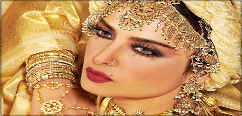 نجمة السينما الهندية ريخا، جمال لم يغيره الزمن (صور)