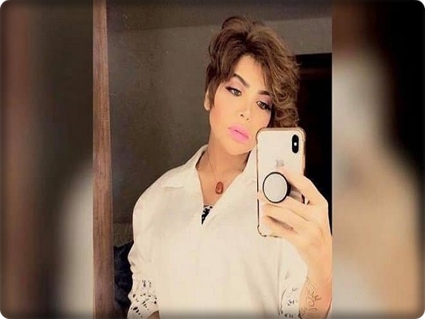 خادمتي، وهي ترتدي البكيني سوف تصبح مشهورة