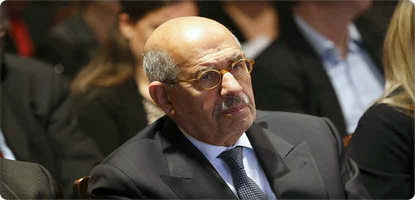 حسب قانون الجنسية المصري يجوز بقرار من مجلس الوزراء إسقاط الجنسية المصرية عن كل من يتمتع بها في عدة أحوال من بينها "إذا قبل دخول الخدمة العسكرية لإحدى الدول الأجنبية دون ترخيص سابق يصدر من وزير الحربية، أو إذا قبل في الخارج وظيفة لدى حكومة أجنبية أو إحدى الهيئات الأجنبية أو الدولية وبقي فيها رغم صدور أمر من مجلس الوزراء بتركها، أو إذا اتصف (الشخص) في أي وقت من الأوقات بالصهيونية".