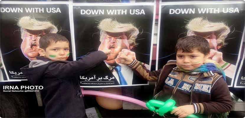 حرق العلم الأمريكي وشنق ترامب في ذكرى الثورة الإيرانية