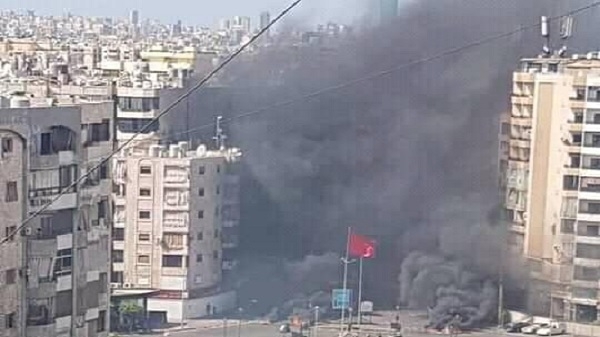 بعد قرار الجيش اللبناني بمصادرة البنزين، احتجاجات وقطع طرق في بيروت