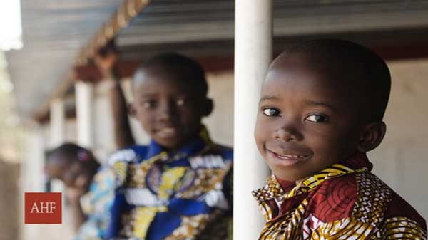 إيه إتش إف إفريقيا تُشيد بتعهد القادة الأفارقة بإنهاء انتشار الإيدز بين الأطفال|||
