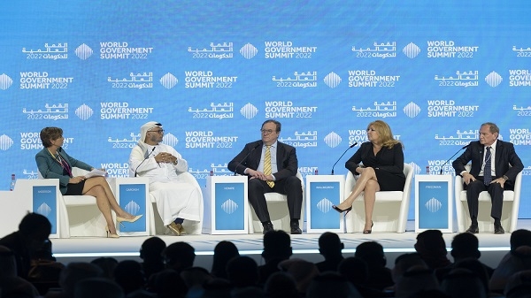 تابعت القمة أيضا أبرز القضايا المطروحة على الصعيد الدولي وفي مقدمتها أمن الطاقة والمعلومات والتنمية المستدامة|||