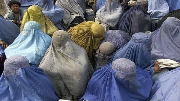 أفغانستان توقف استخراج جوازات السفر وتواجه أغرب القضايا 