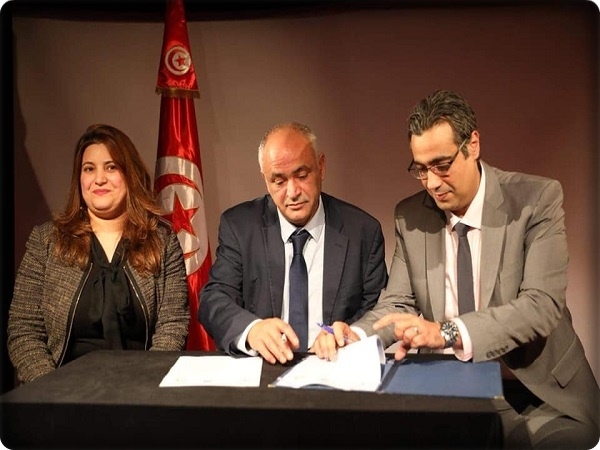 مراسم توقيع الاتفاقية بين وكالة احياء التراث والتنمية الثقافية، ممثلة في شخص مهدي النجار مدير عام الوكالة