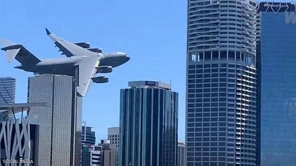 فيديو يصور لحظات الرعب في استراليا بسبب طائرة عسكرية 