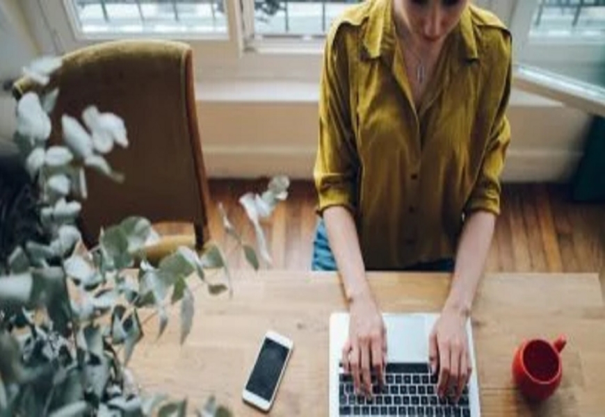  أضرار صحية نتيجة الجلوس بشكل خاطئ لفترات طويلة 