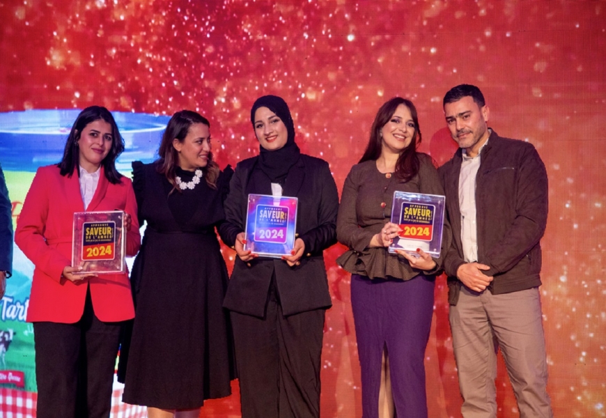 تمنح العلامة 'نكهة السنة' نتيجة تقييم ذوق دقيقة تقوم بها عن طريق المستهلكين أثناء جلسات