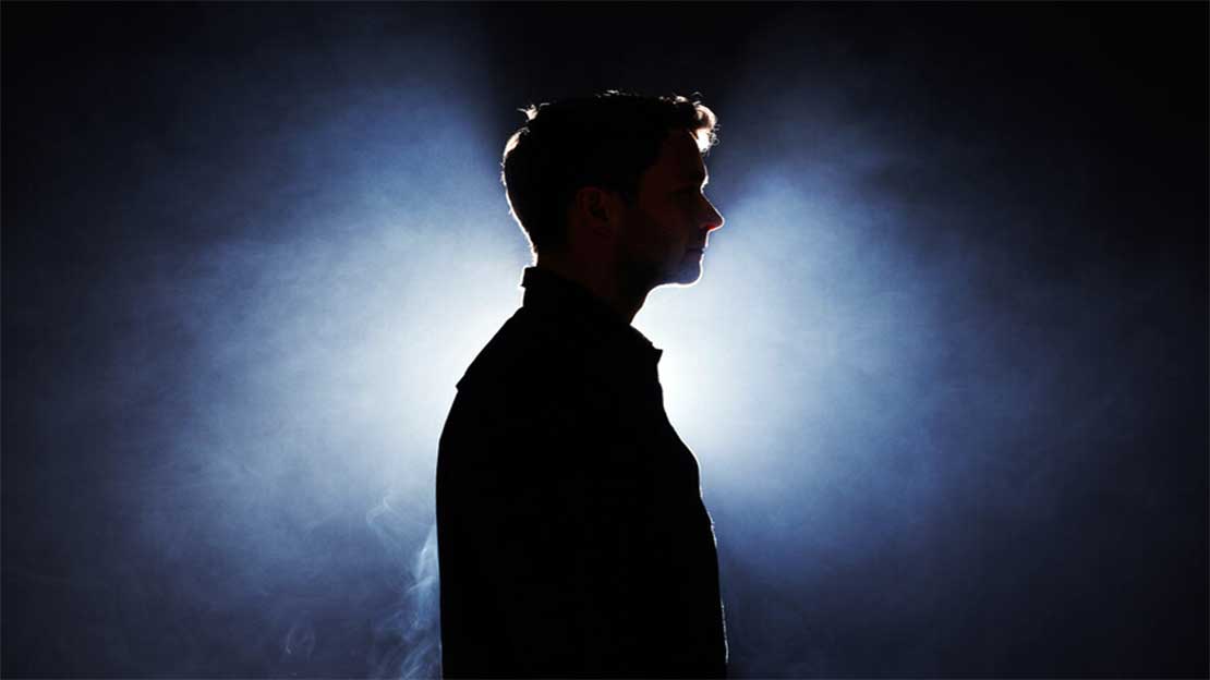  مدير مشروع سري سابق لـCIA: القدرات الخارقة للبشر والهواتف الذكية التي تسرقها منا!